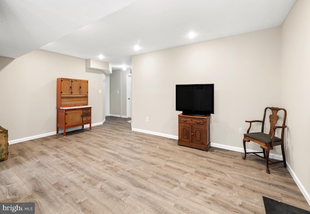 living area with light wood finished floors, baseboards, and recessed lighting