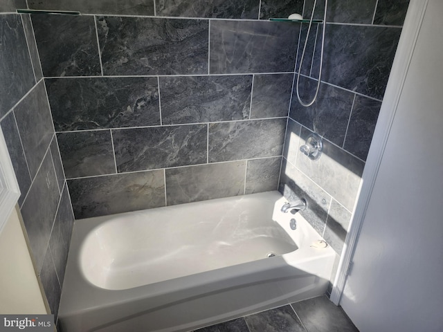 full bath with bathtub / shower combination