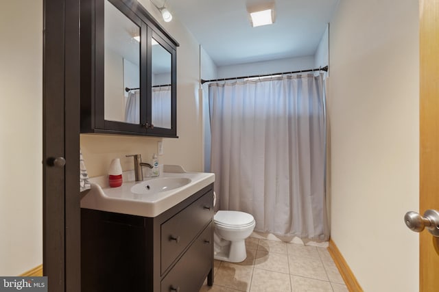 full bath with vanity, toilet, curtained shower, tile patterned floors, and baseboards