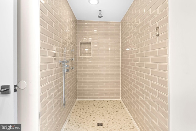 bathroom featuring tiled shower