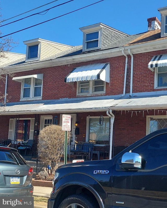 view of front of house with brick siding