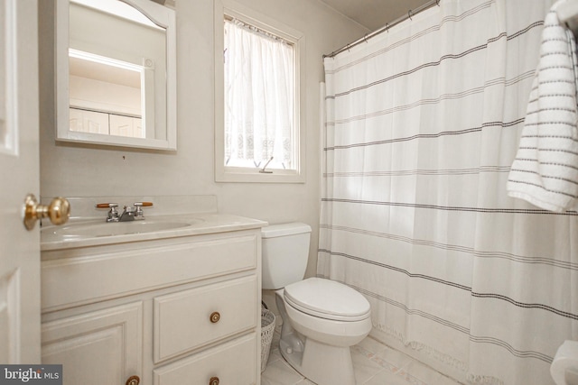 full bathroom with a shower with shower curtain, toilet, and vanity