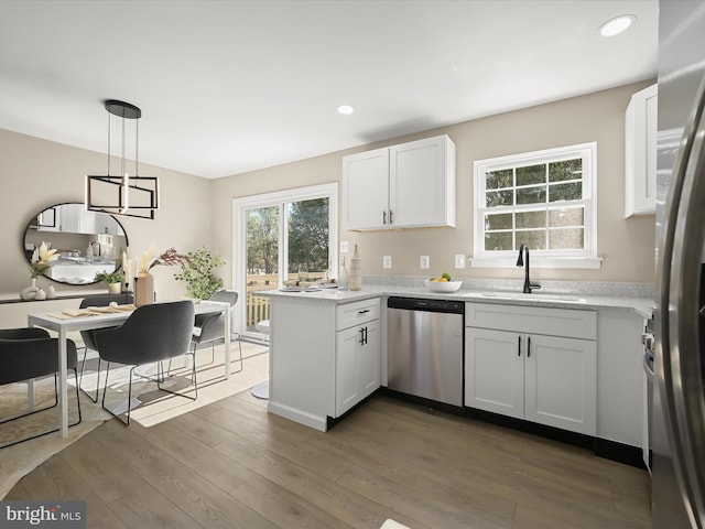 kitchen featuring dark wood-style floors, recessed lighting, a sink, stainless steel appliances, and white cabinetry