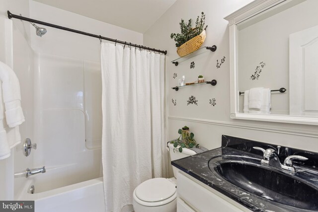 bathroom with vanity, toilet, and shower / tub combo with curtain