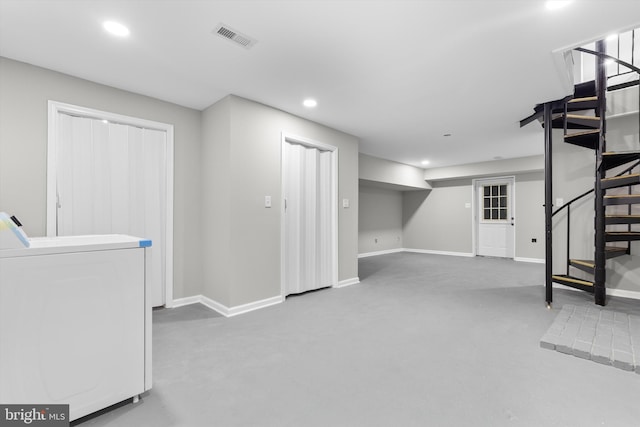 finished basement with stairs, washer / clothes dryer, visible vents, and baseboards