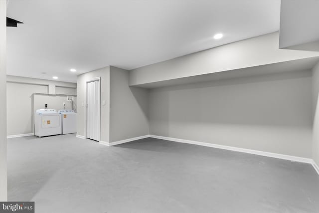 finished basement featuring washing machine and dryer, baseboards, and recessed lighting