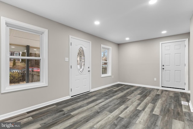 foyer entrance featuring baseboards, dark wood-style flooring, and recessed lighting