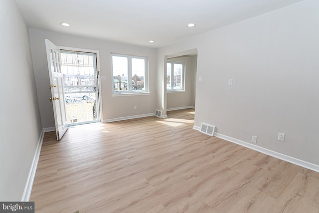 foyer featuring light wood-style floors, recessed lighting, visible vents, and baseboards