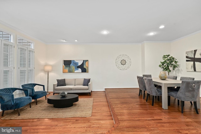 living area featuring recessed lighting, ornamental molding, baseboards, and wood finished floors