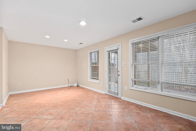 spare room with light tile patterned floors, visible vents, recessed lighting, and baseboards