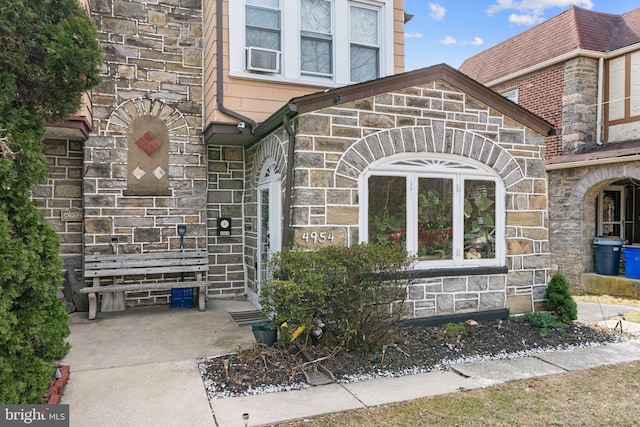 property entrance featuring stone siding