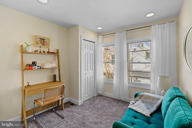 living area featuring carpet floors, recessed lighting, and baseboards