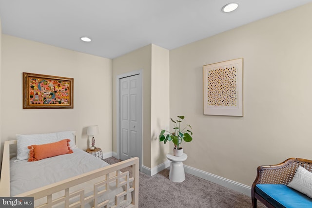 bedroom featuring recessed lighting, a closet, carpet, and baseboards