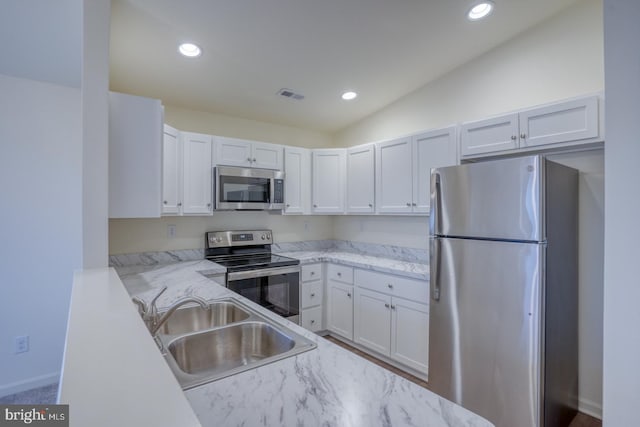 4902 E Pebble Ln Unit E, Milford, DE 19963 - kitchen featuring visible vents, white cabinetry, stainless steel appliances, and a sink