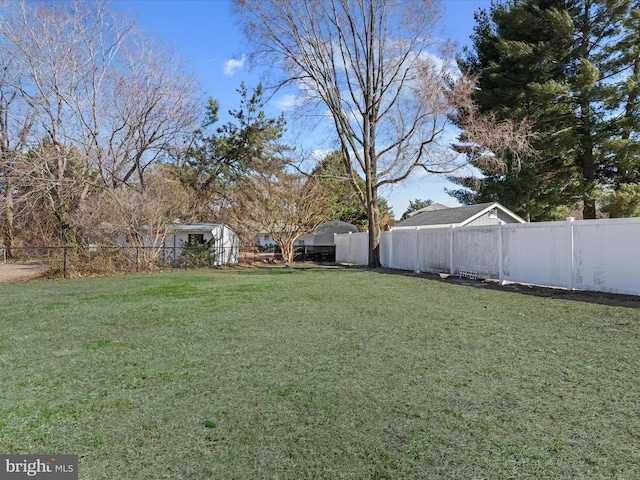 view of yard featuring a fenced backyard