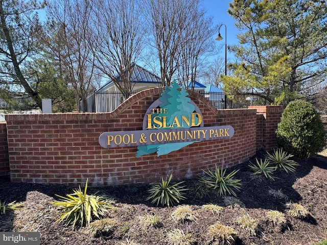 view of community / neighborhood sign