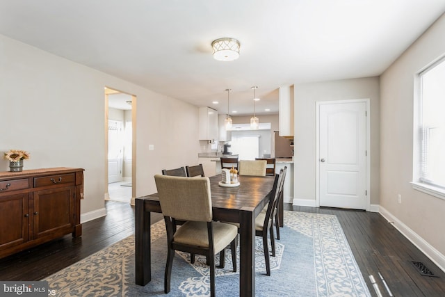 dining area featuring visible vents, baseboards, dark wood-type flooring, and recessed lighting