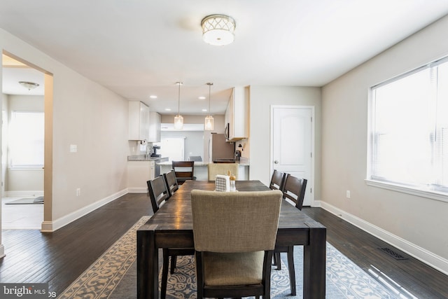 dining room featuring dark wood-style floors, recessed lighting, visible vents, and baseboards