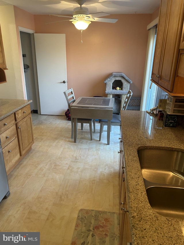 dining area with ceiling fan