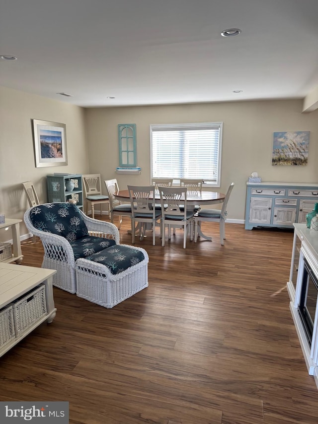 living room featuring recessed lighting, dark wood-style flooring, and baseboards