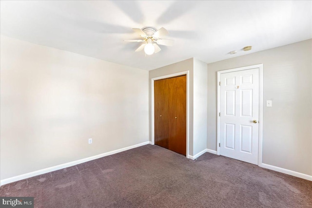 unfurnished bedroom with ceiling fan, a closet, carpet flooring, and baseboards