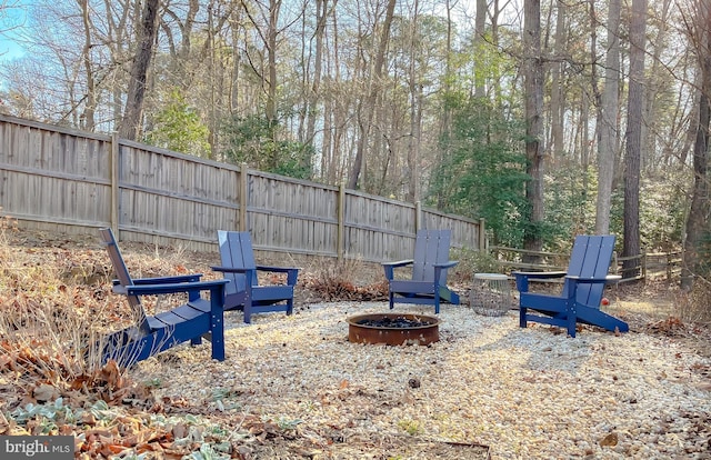 view of yard featuring fence and an outdoor fire pit