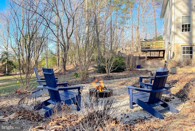 view of yard featuring an outdoor fire pit