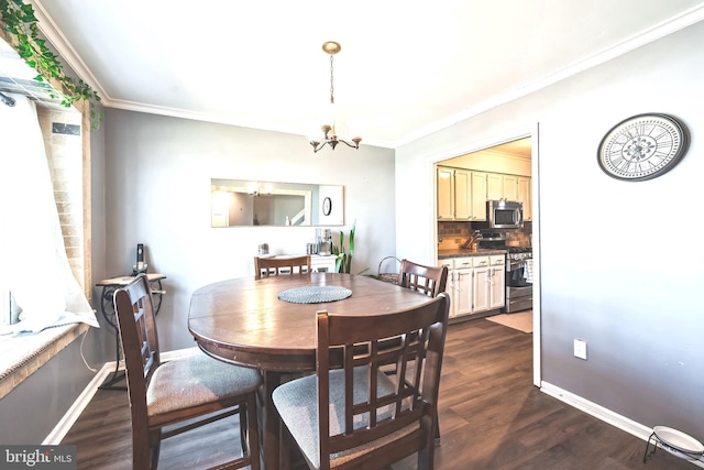 dining area with a notable chandelier, dark wood-type flooring, baseboards, and ornamental molding