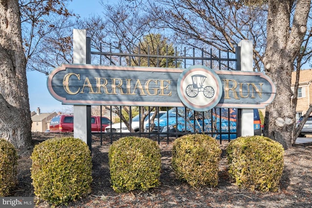 community sign featuring uncovered parking