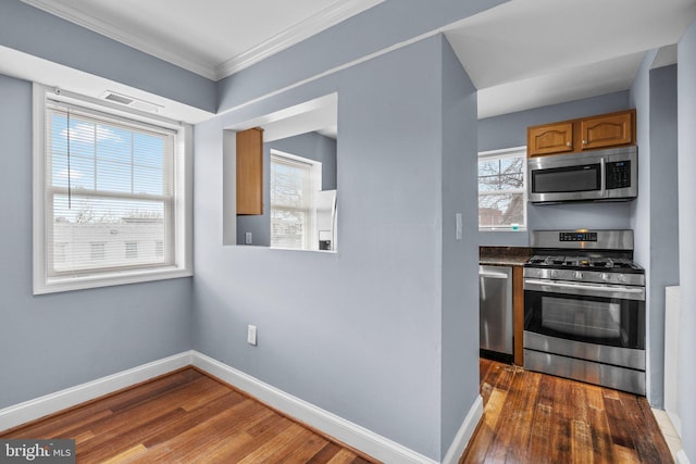 kitchen with visible vents, baseboards, dark countertops, dark wood-type flooring, and stainless steel appliances