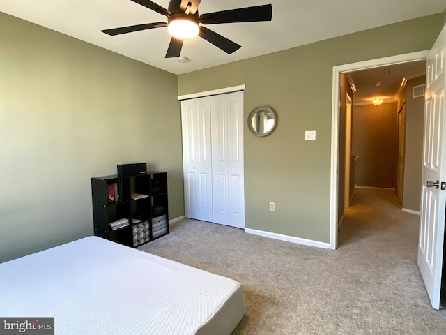 bedroom featuring light carpet, baseboards, visible vents, ceiling fan, and a closet