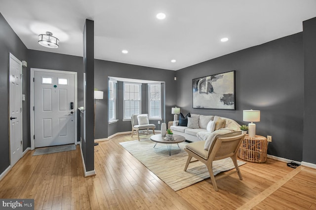 living room with light wood-style flooring, recessed lighting, and baseboards