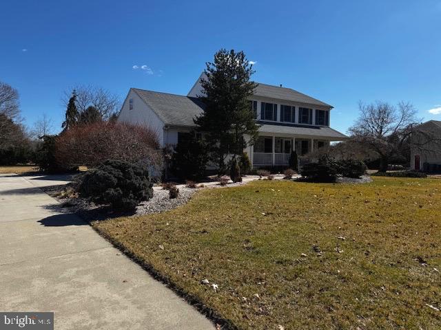 view of front of house with a front lawn