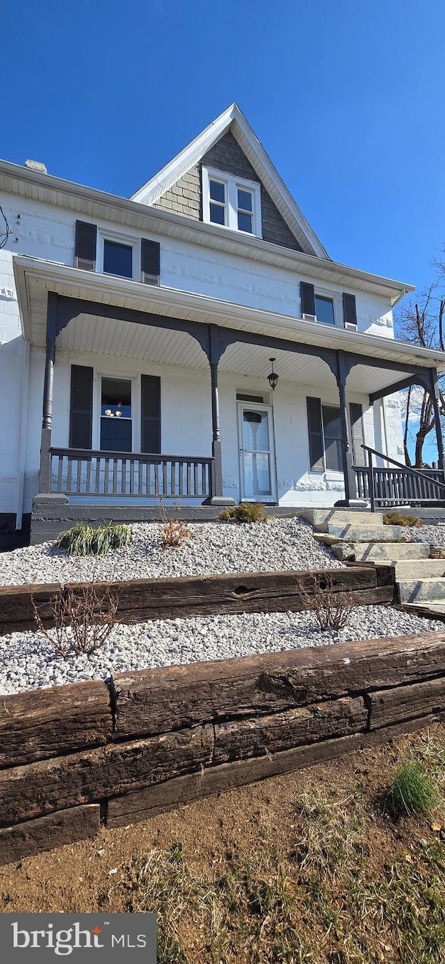 view of front of home featuring a porch