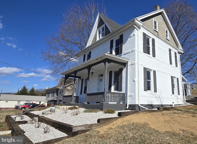 view of front of home featuring a porch