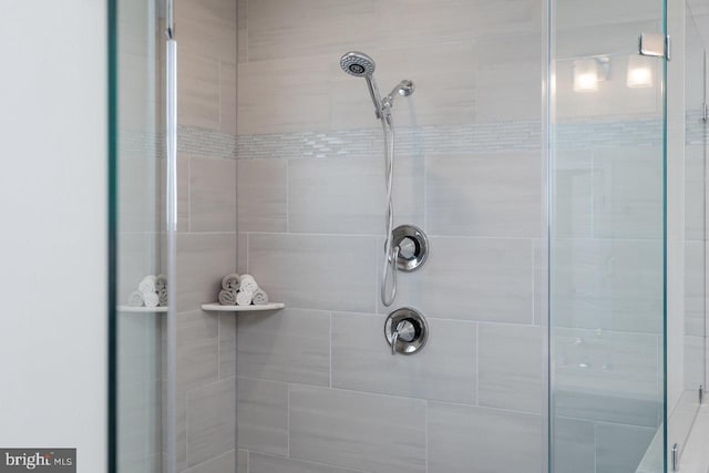 full bath featuring tiled shower