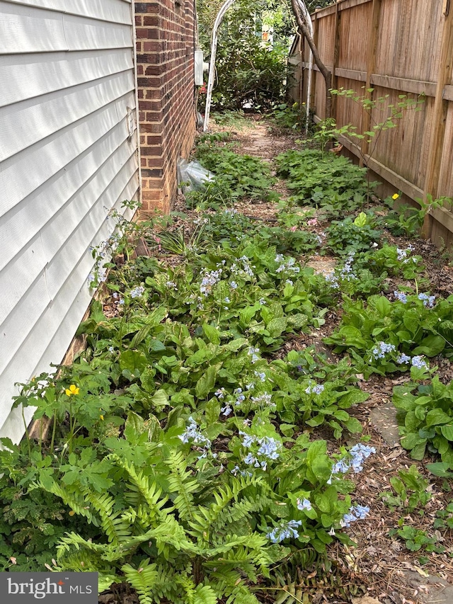 10402 Hayes Ave, Silver Spring, MD 20902 - view of yard