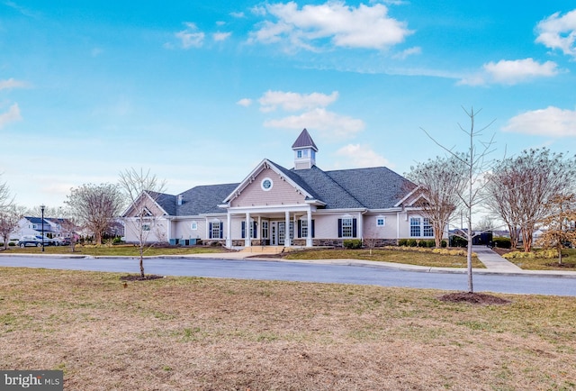 view of front of home featuring a front lawn