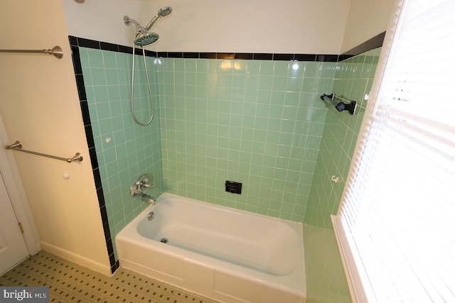 full bathroom with washtub / shower combination