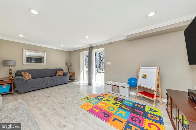 recreation room featuring recessed lighting, baseboards, wood finished floors, and ornamental molding