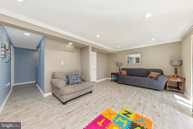 living room featuring recessed lighting, wood finished floors, baseboards, and ornamental molding