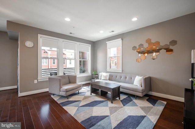 living room featuring recessed lighting, visible vents, baseboards, and hardwood / wood-style floors