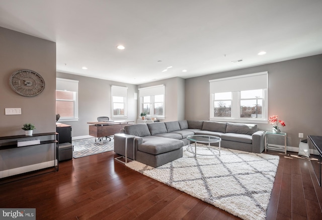 living area featuring recessed lighting, baseboards, wood-type flooring, and visible vents