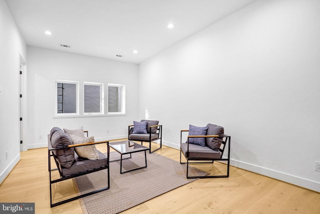 sitting room featuring light wood-style floors, baseboards, visible vents, and recessed lighting