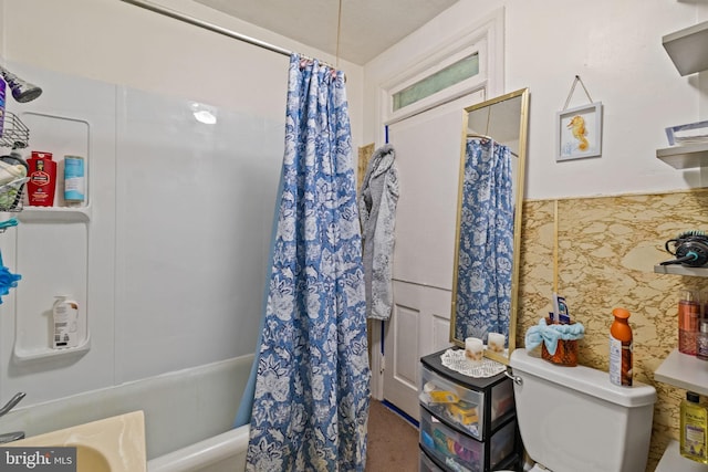 full bathroom featuring shower / bath combo with shower curtain and toilet