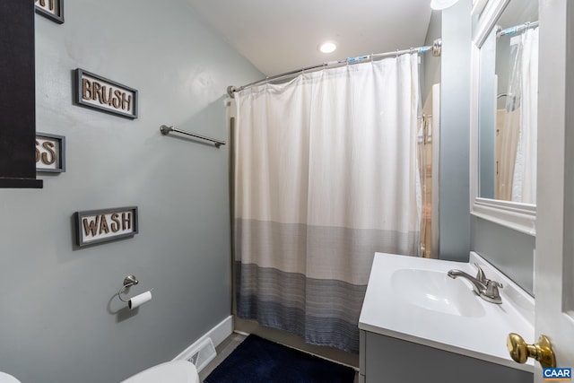 bathroom featuring toilet, visible vents, a shower with shower curtain, and vanity