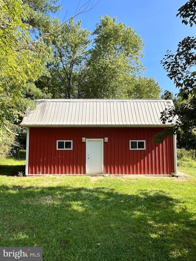 view of outbuilding featuring an outbuilding