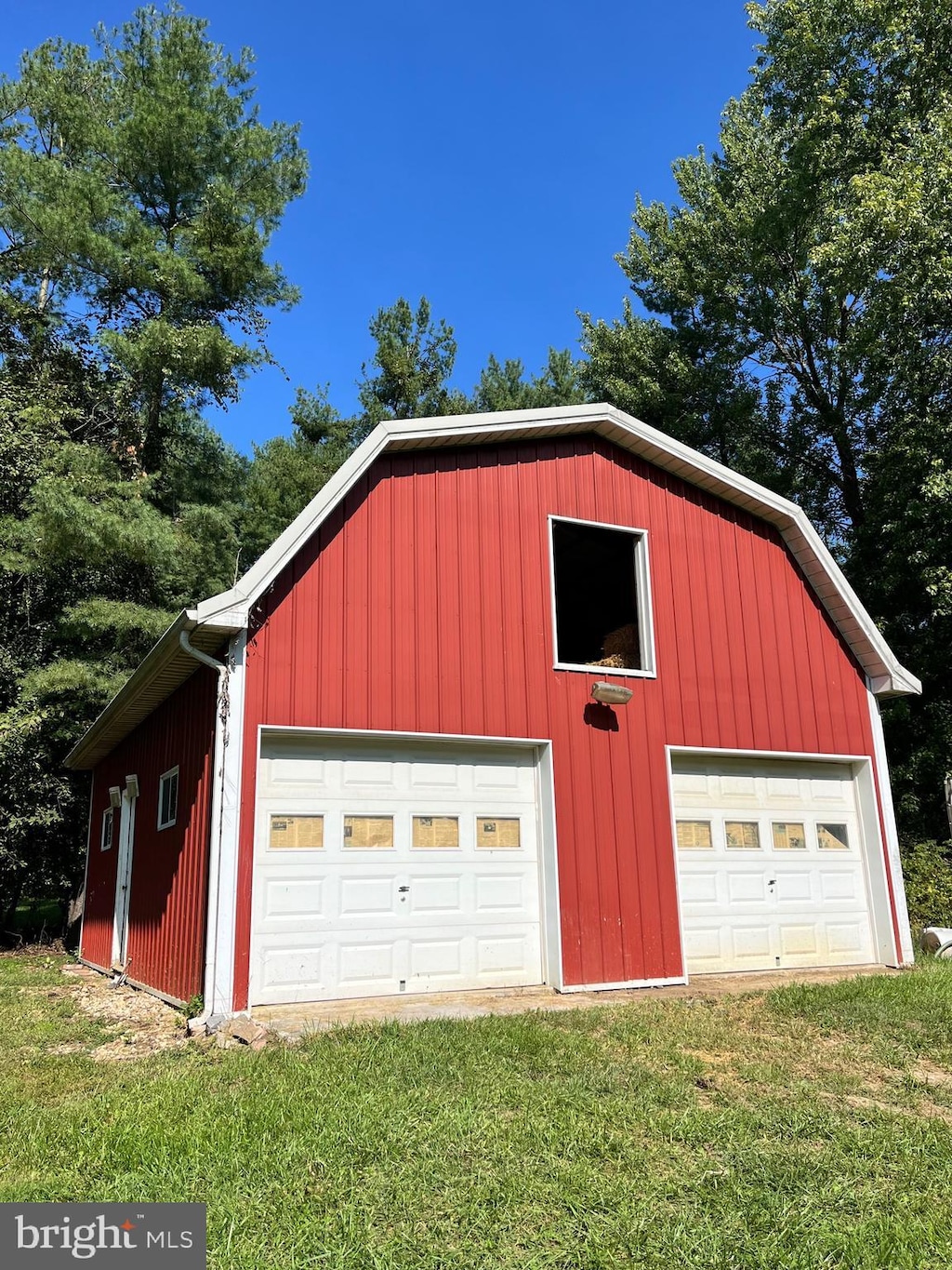 view of detached garage