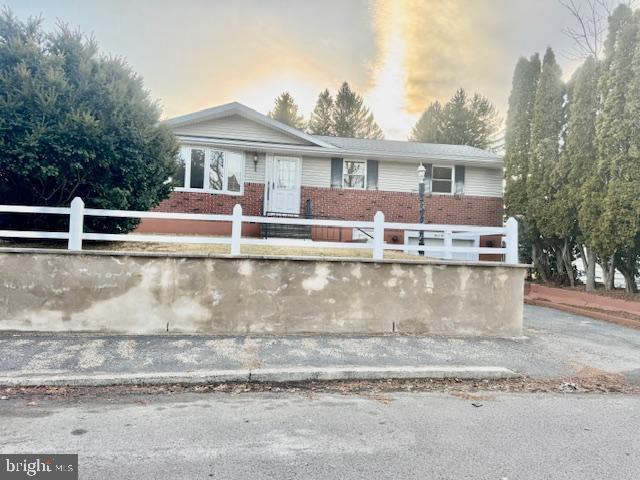 view of front of house with brick siding and a fenced front yard