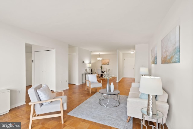 living room with a chandelier and baseboards